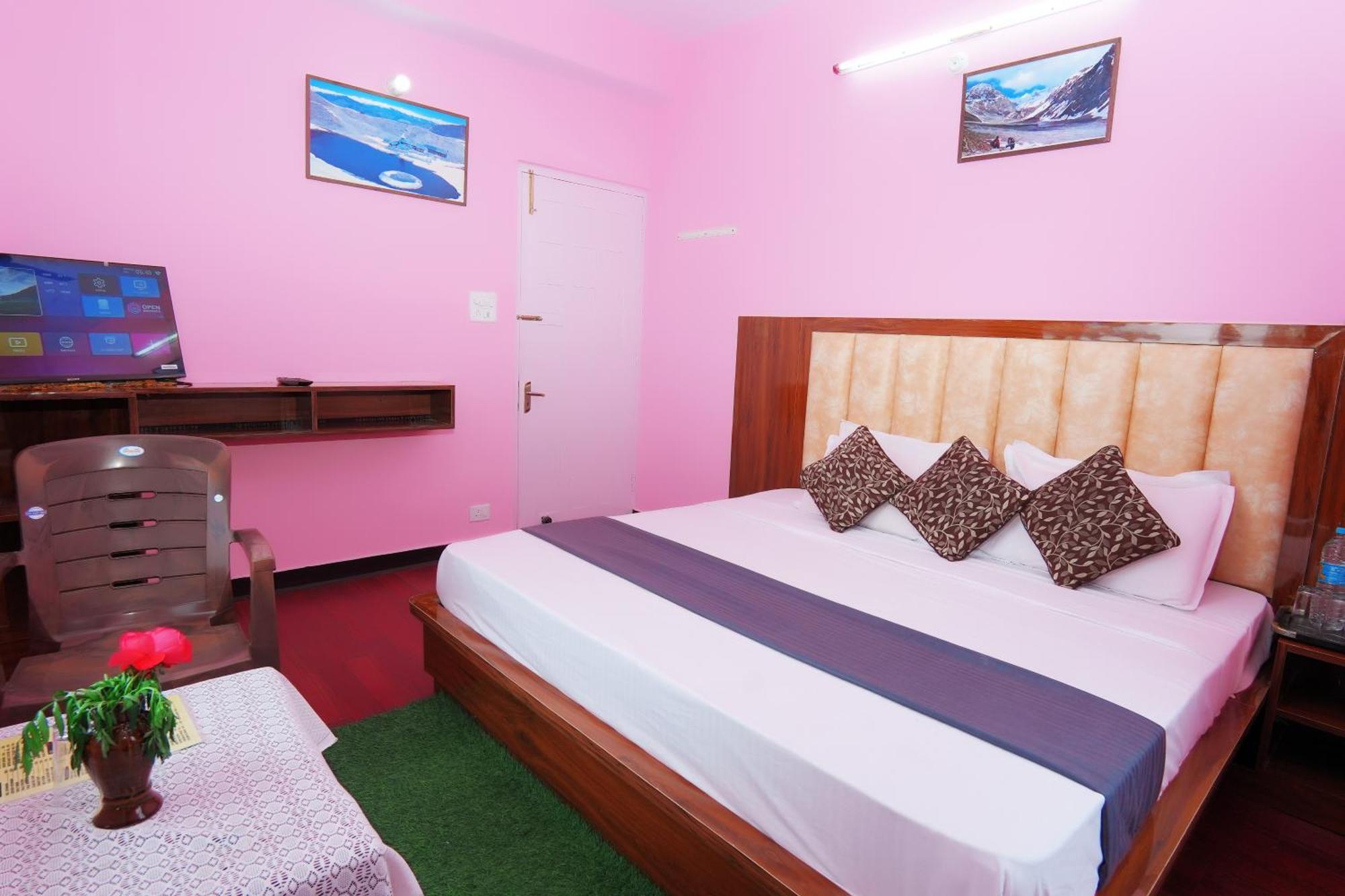 Shimla Hills Apartments 2Bhk Esterno foto